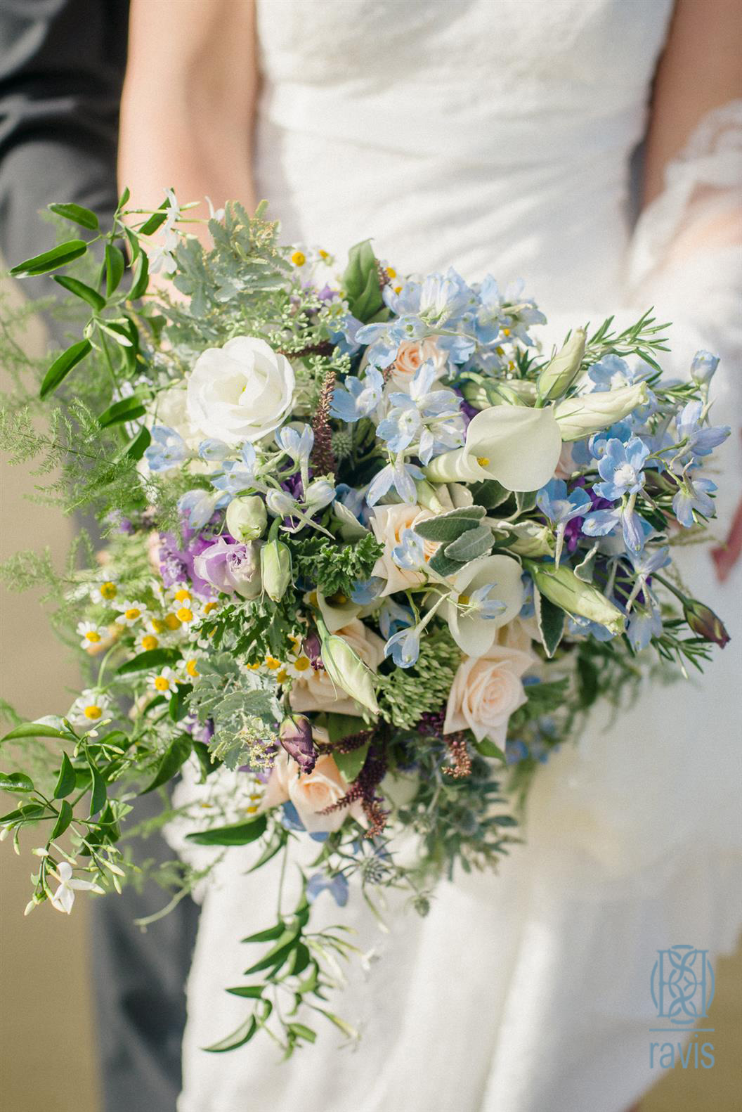دسته گل عروس با گل‌های وحشی| دسته گل| دسته گل عروس| آرایشگاه زنانه| انتخاب دسته گل عروس| خوشبو بودن گلهای وحشی